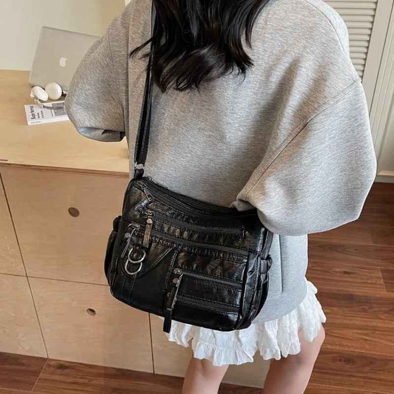 

Famous Designer Leather Women's Tote Bag Luxury Brand Fashionable Classic Refined Detailing Elegant Commuter Bag​