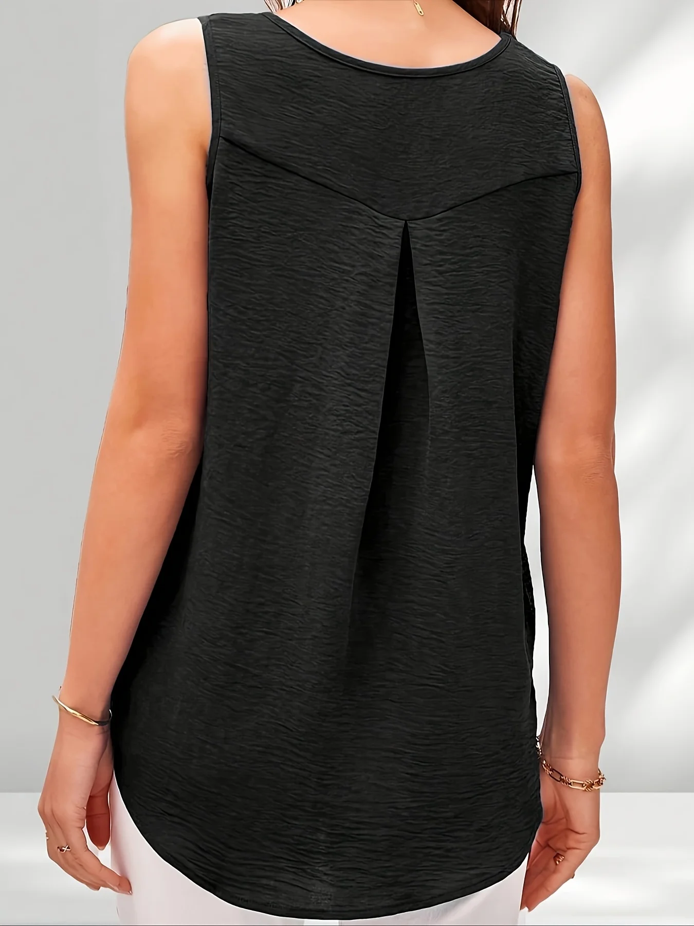 Plus Size 1XL-5XL Women's Fashion Round Neck Pleated Vest Simple Elegant Loose Fitting Vest Solid Color Versatile Vest image 2