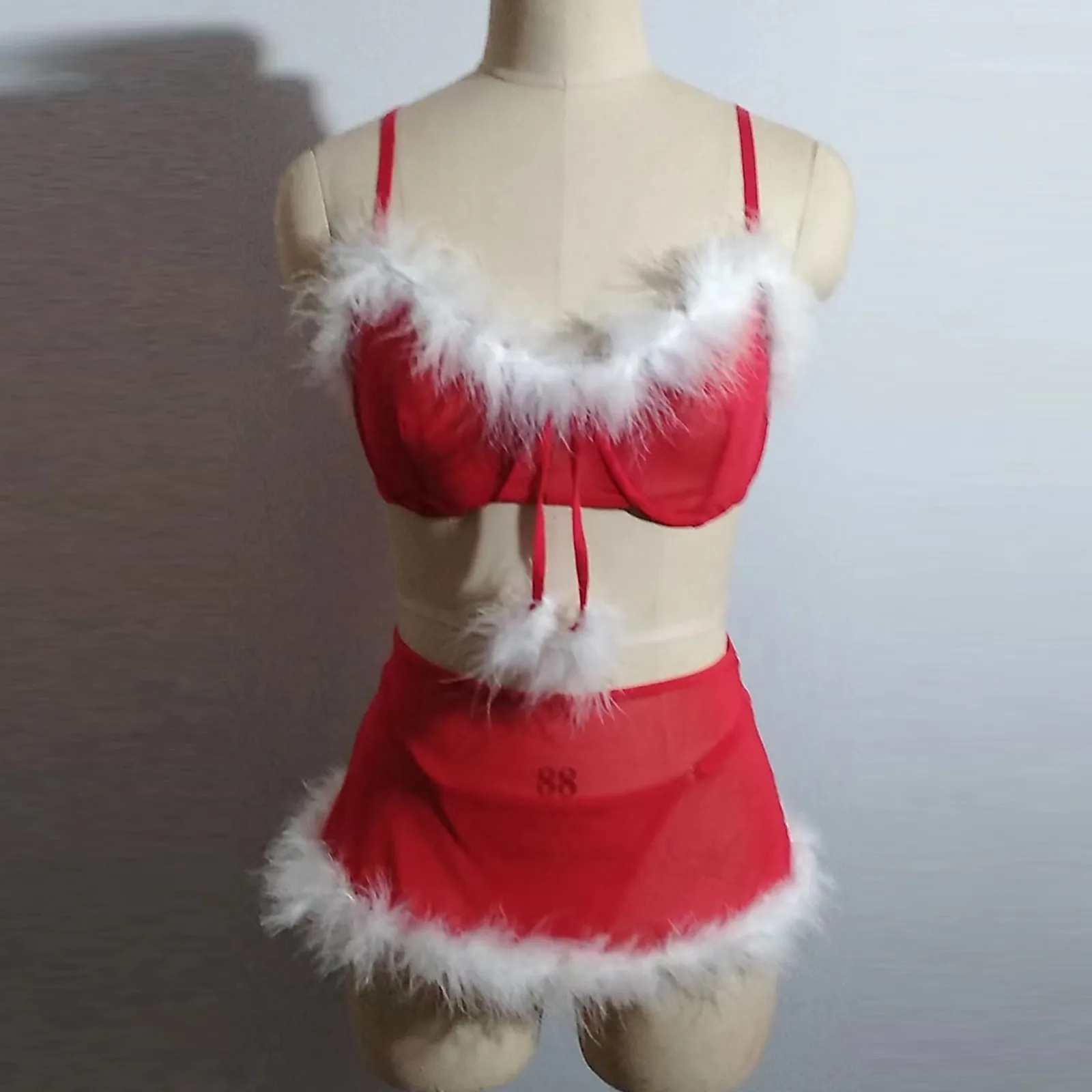 المرأة عيد الميلاد العشير مجموعة مثير حمالة صدر وتنورة مجموعة ثونغ ثلاث قطع مجموعة أحمر شفاف عيد الميلاد العشير مجموعة تأثيري الملابس المثيرة