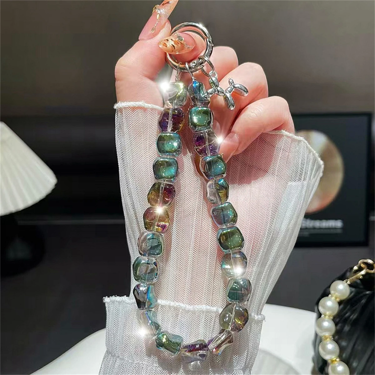

Ins Luxury Sparkle Clear Bead Cute Balloon Dog Hand Chain Wrist Short Lanyard With Clip Mobile Phone Case Keychain Pendant Chain