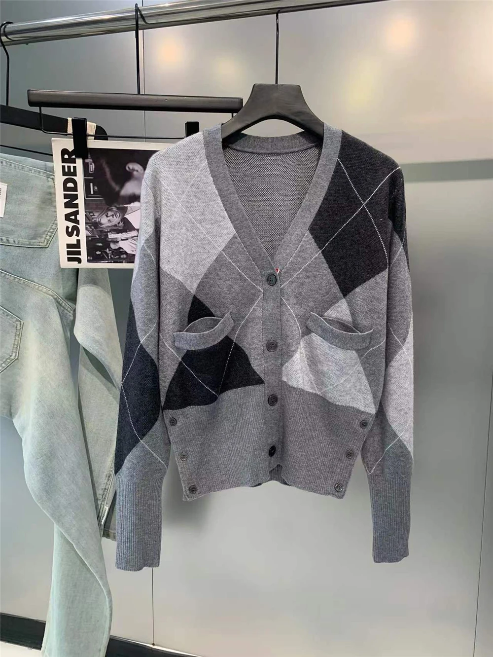 

Высококачественная версия, вязаный облегающий открытый кардиган с ромбовидным узором и V-образным вырезом, модный женский топ для поездок на работу