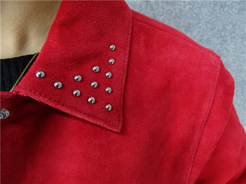 Modello in denim con rivetti, modello da donna in pelle di pecora opaca importata dall'Italia