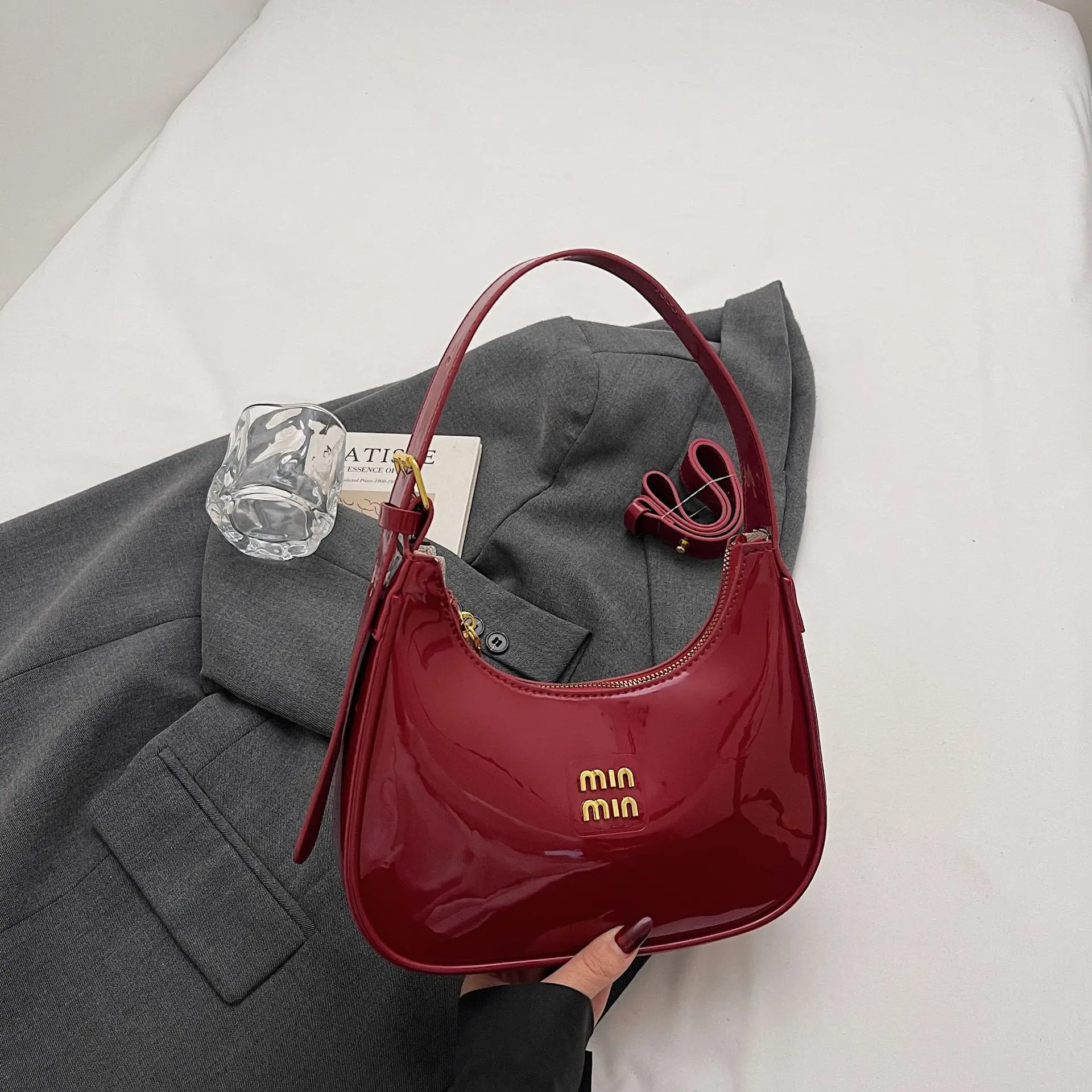 حقيبة تحت الإبط مستوحاة من الرجعية لعام 2025، محفظة كتف متعددة الاتجاهات قابلة للتحويل للنساء، حمل معماري ليلاً ونهارًا #5