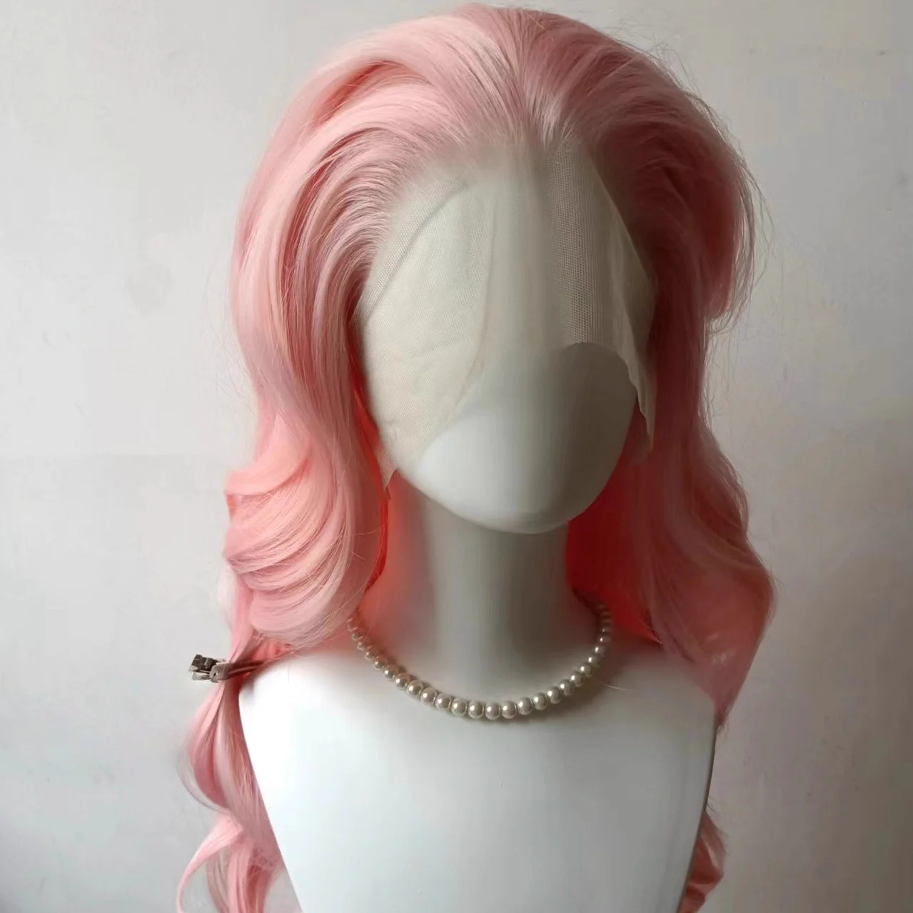 Parrucca anteriore in pizzo 13x4 Parrucca per capelli lunghi ondulati rosa Lolita per le donne Parrucche sintetiche in pizzo con fibre ad alta temperatura Indossare e andare Cosplay