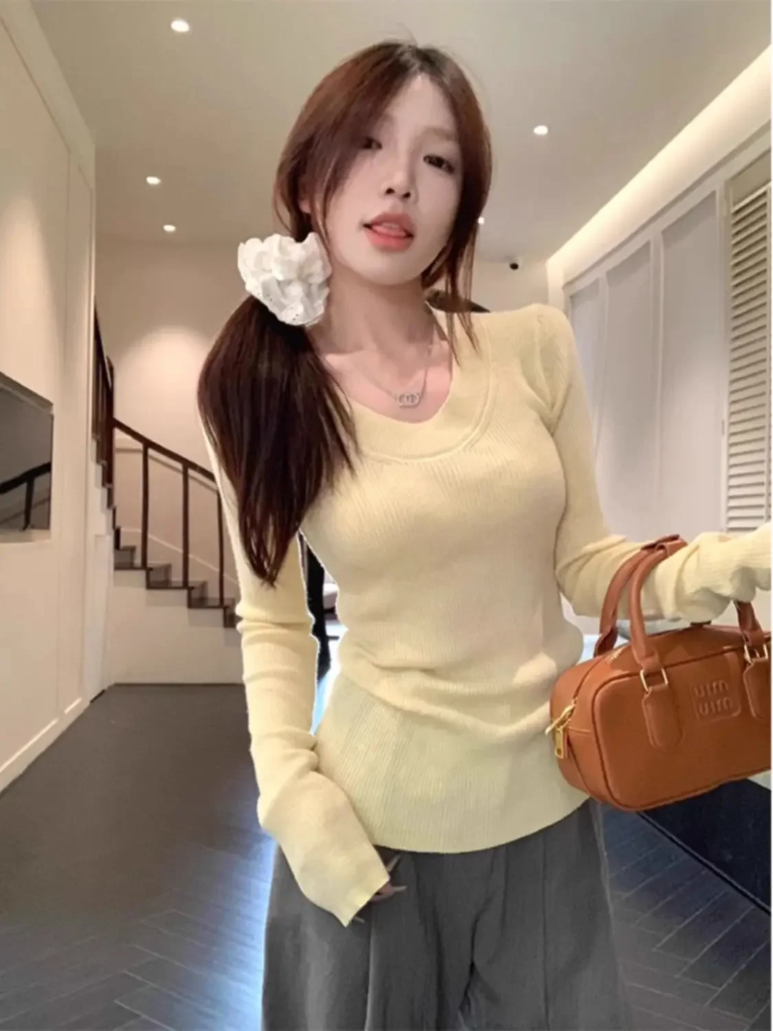 

New Style with Gentle Shoulder and Inner Lining Slimming Top French Design Style U-neck Long Sleeved Knitted Sweater for Women