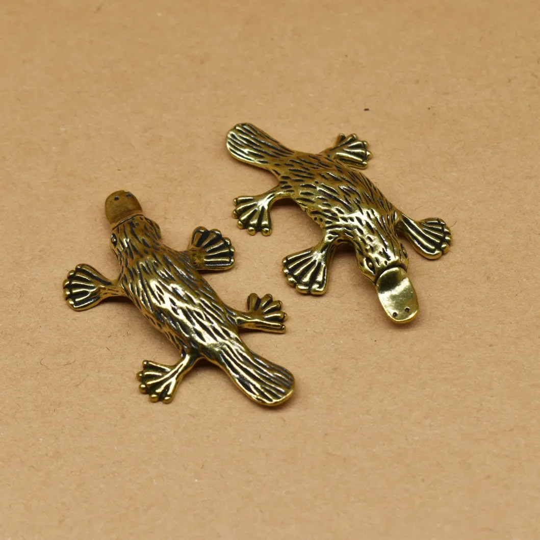 خمر النحاس خلد الماء تمثال منقار البط زخرفة المعادن الشاي الحيوانات الأليفة فنغ شوي تحصيل ديكور المنزل اليدوية هدية الحرفية الفن نموذج