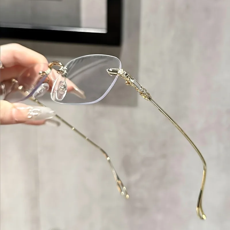 نظارات شفافة أنيقة وعصرية للسيدات مناسبة للحياة اليومية #3