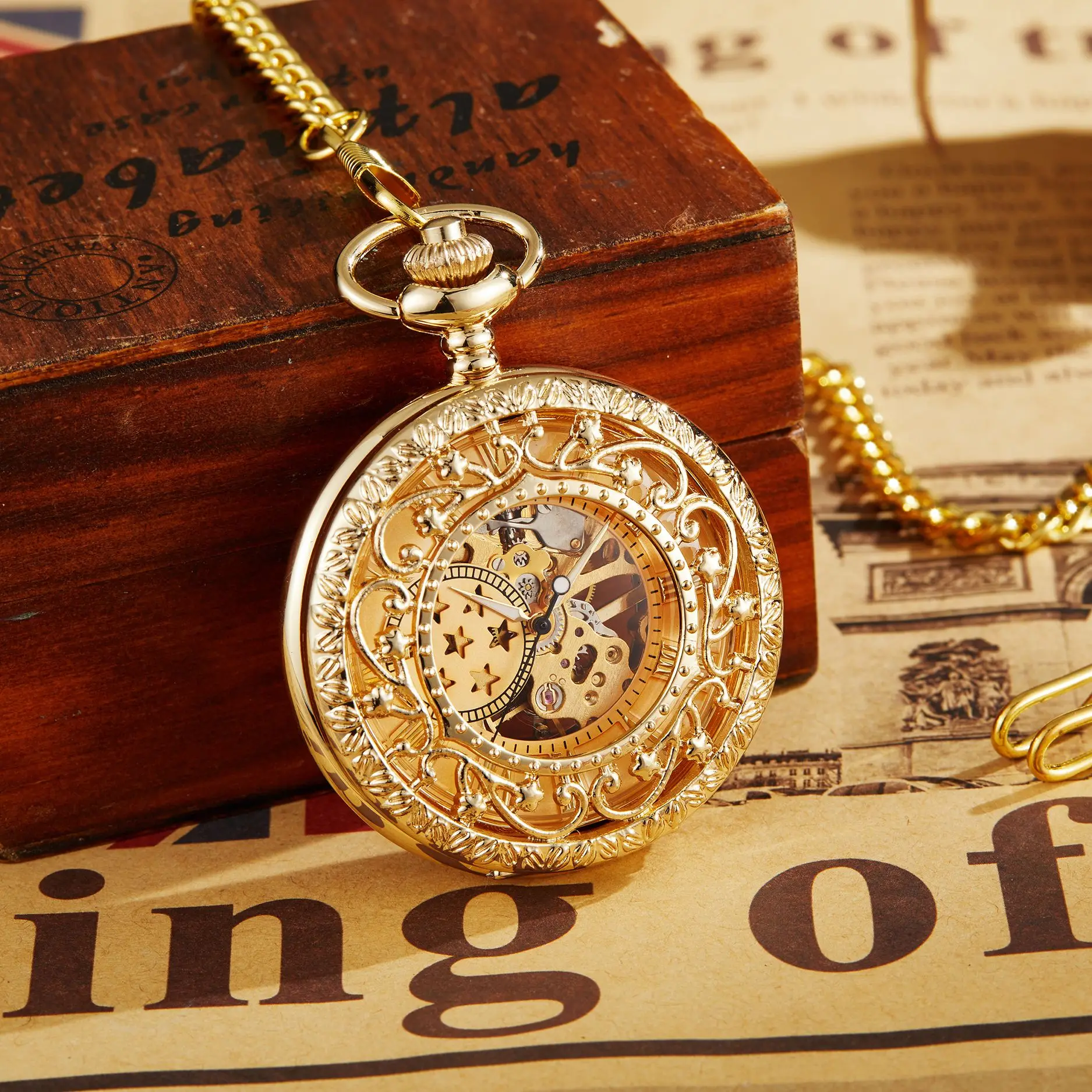 Vintage Steampunk Mechanical Pocket Watch With Chain Hollow Hand-winding Pendant Clock Men Women Gold Bronze Necklace Watch Gift