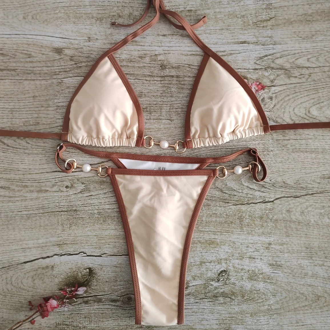 2026 Neues Dreieck-Bikini-Set aus 2 Teilen mit Metallring-Ketten-Dekor, sexy zweiteiliger Badeanzug für Damen, Strandurlaub, Urlaub