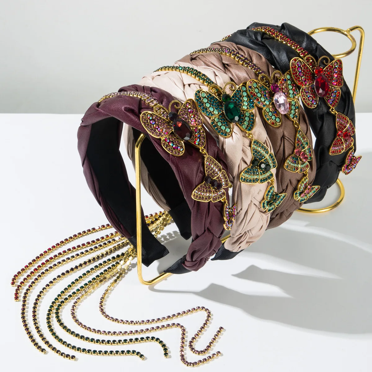 

Новая кожаная повязка на голову ручной работы, инкрустированная трехмерными аксессуарами в виде бабочек, с бахромой, в стиле ретро, модный аксессуар для волос для банкетов.