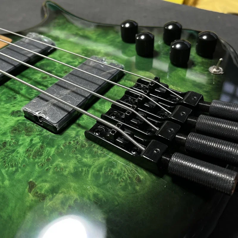 Custom Roasted Maple Quilted Maple Mini 4 Strings Guitare Electrique Bass Headless Electric Bass Guitar