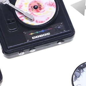 Accesorio de juego para casa de muñecas 1:12: modelo de juguete de reproductor de CD en miniatura.