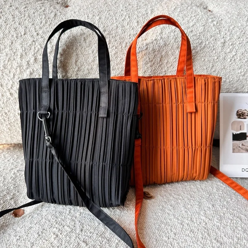  Japan Pleated Small Square Bag Simple Women's Handbag Crossbody Bag Lightweight Bucket Phone Bag Small Capacity 20*19cm