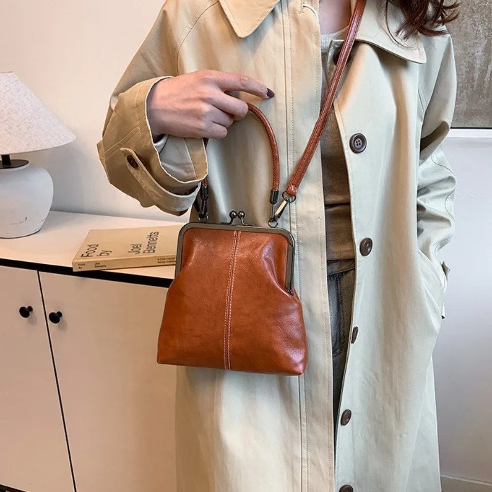 حقيبة كتف أنيقة بقفل قبلة من جلد البولي يوريثان بسعة كبيرة على الطراز الصيني حقيبة كروس بلون سادة حقيبة يد نسائية كلاسيكية #5