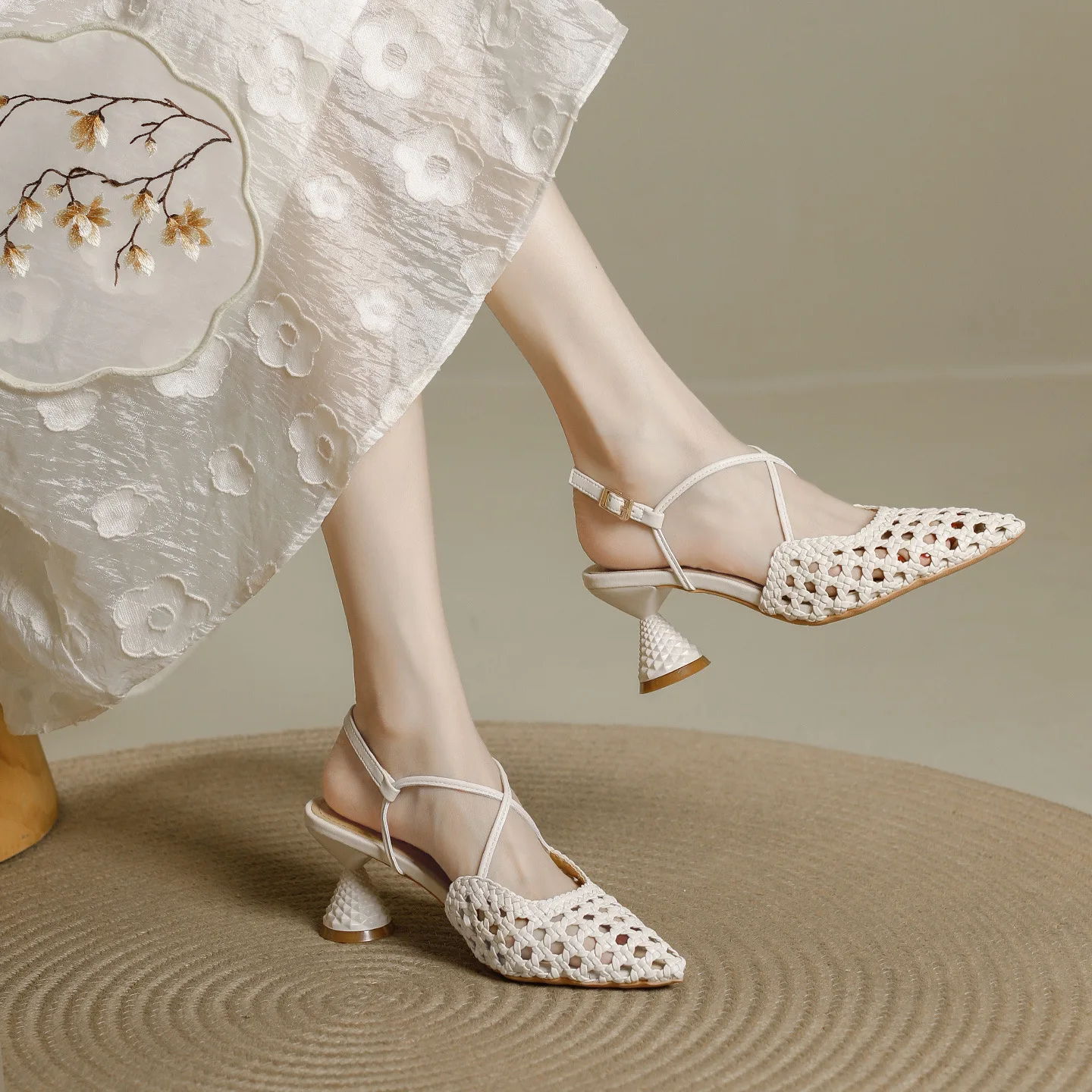 Simple Wind French Woven Bag Head Sandals Women's Summer New Pointed Cross Belt Hollow Fashion Daily Versatile High Heels Female
