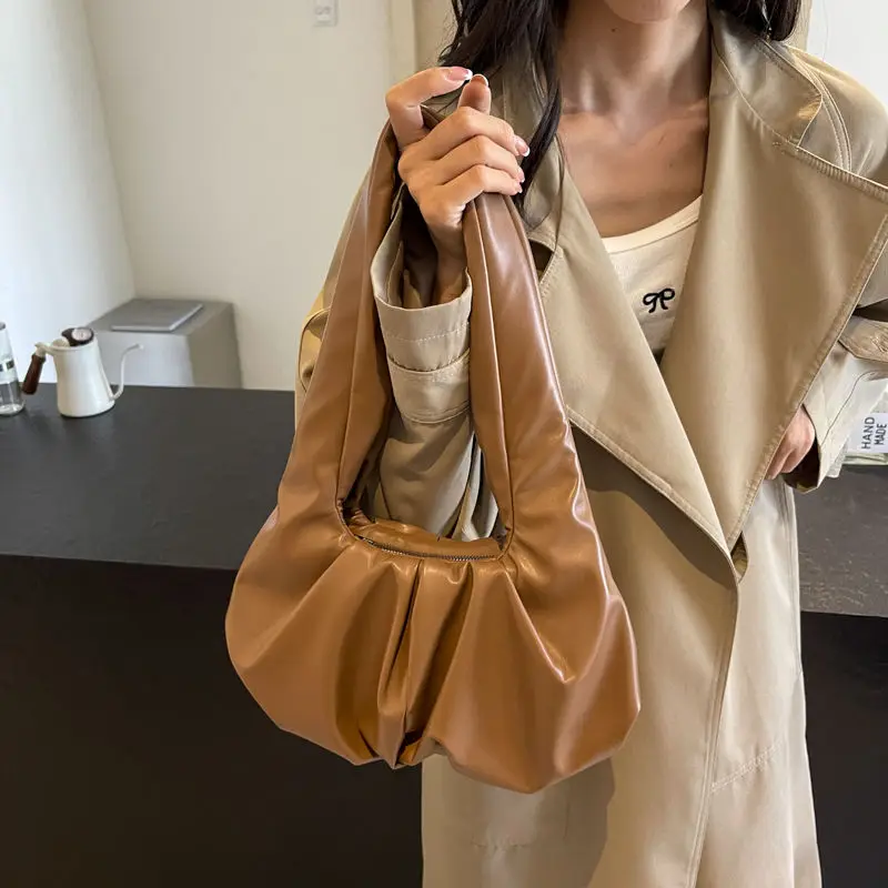 

2024 cloud pleated fashionable texture single shoulder niche large capacity dumpling crossbody bag