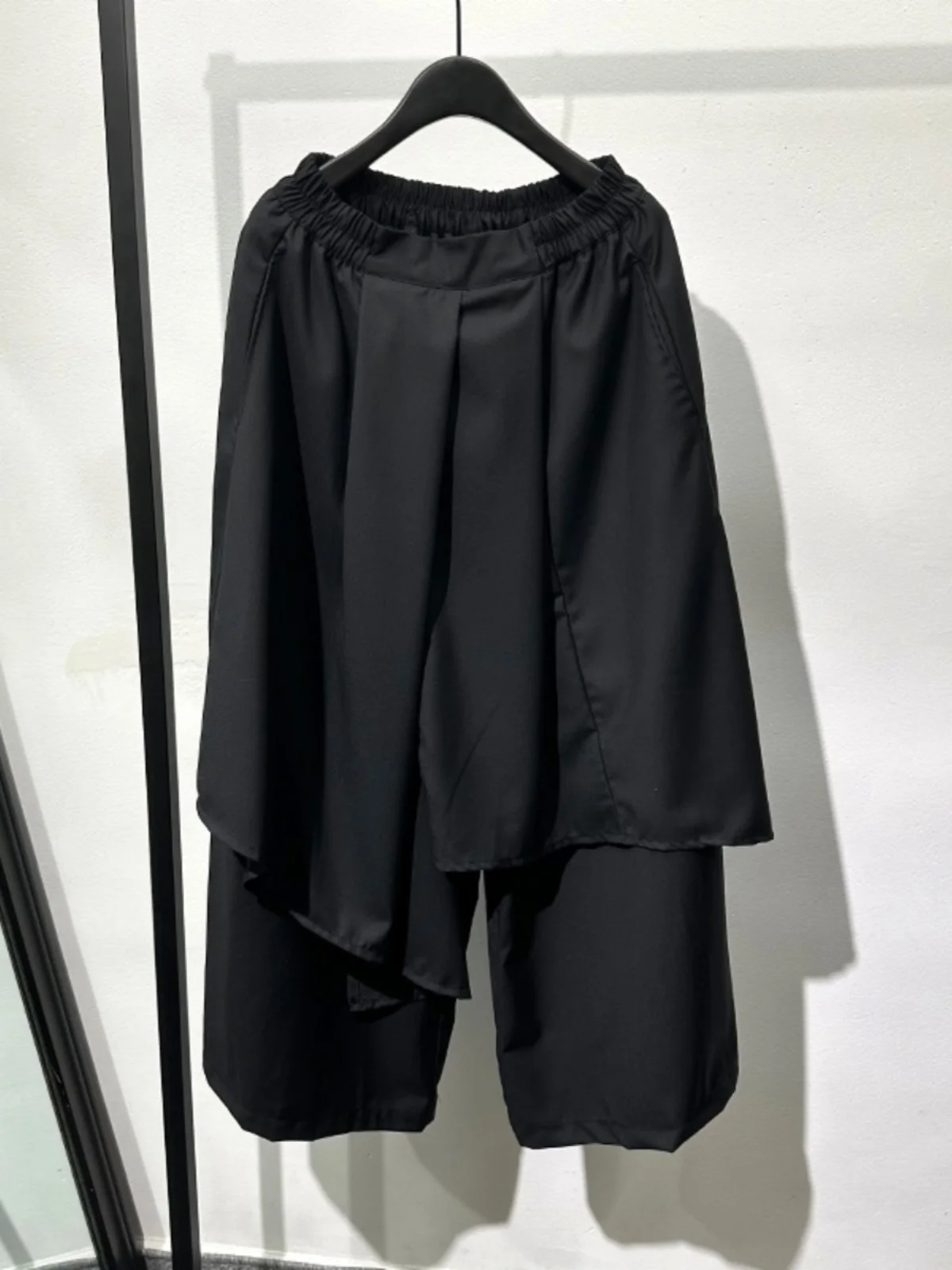 

Дизайн Модные искусственные двухсекционные свободные широкие брюки Темный стиль Популярные нишевые брюки-кюлоты