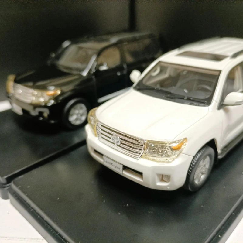 HRN 1/43 escala Land Cruiser LC200 coche de resina modelo colección estática decorado regalos de vacaciones juguetes regalo de recuerdo