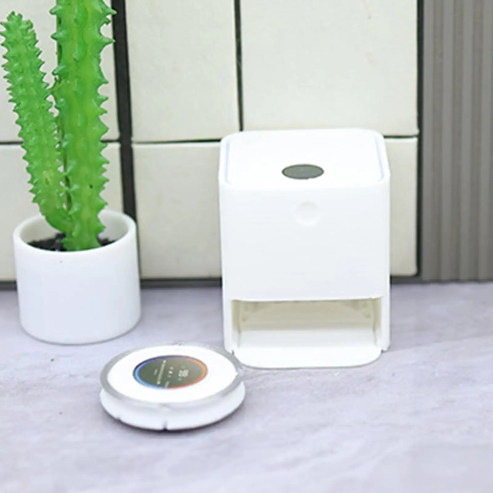 

1:12 scale Miniature Sweeping Robot Model Dollhouse Accessory Decorative Ornament for Living Room Doll House Display Bookshelf