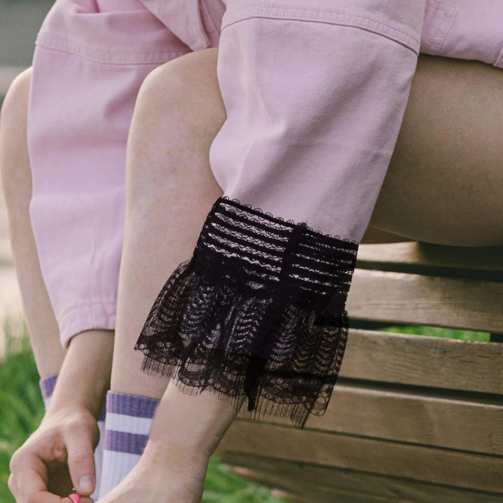 

2Pairs Lace Cuffs Decorative Breathable Layered Detachable Costume Sleeve Wrist Cuffs Victorian Style Wedding Party Accessories