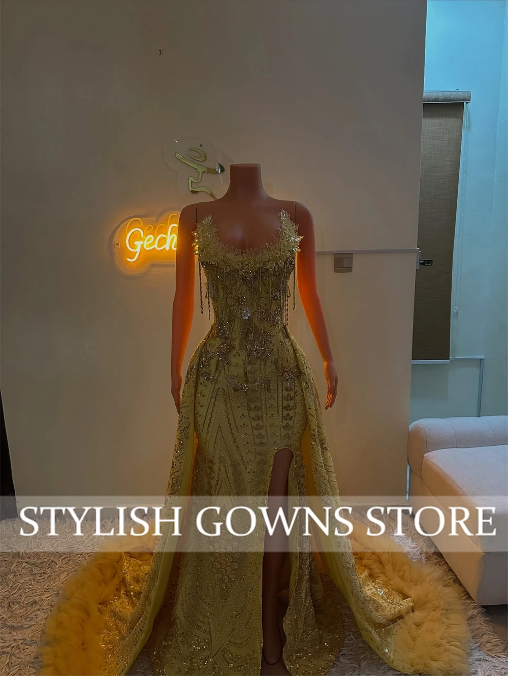 

Customized Sexy Gold Rhinestone Prom Dress Black Girls 2026 Diamond Ruffles Beaded Evening Party Gown Vestido De Festa