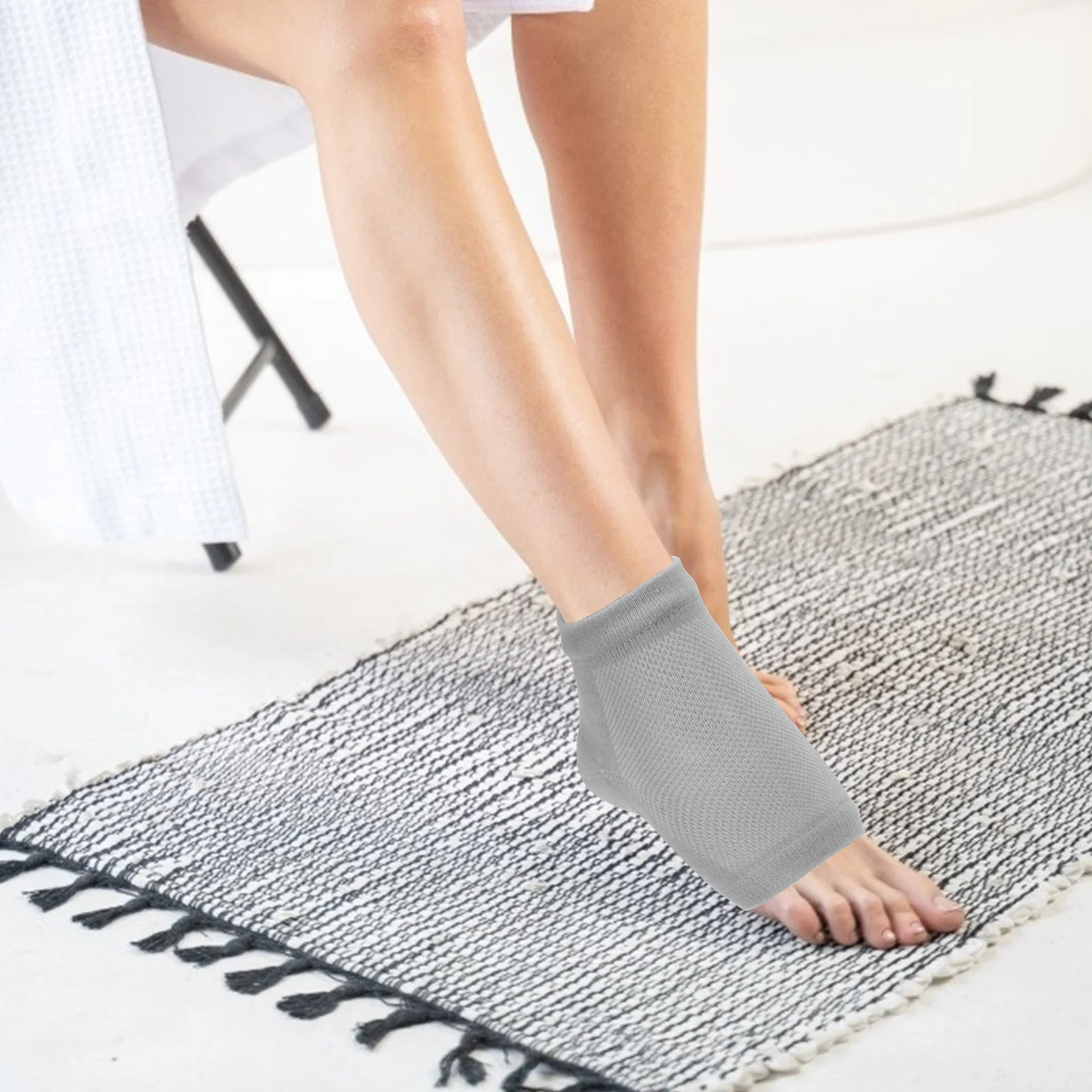 1 セット目に見えない身長増加インソールシリコーンハーフ滑り止めウェアラブルヒールクッションインサート実用的な靴下パッド