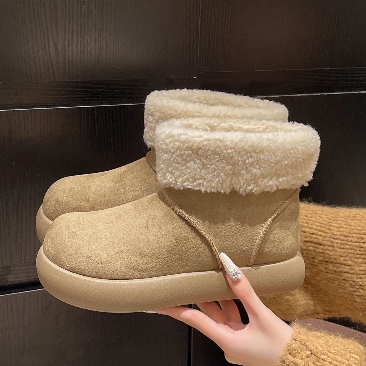 2025 جديد شقة النساء حذاء من الجلد الشقق الجلد المدبوغ أحذية دافئة امرأة الاتجاه مصمم العلامة التجارية قصيرة أفخم دافئ فام الثلوج بوتاس 021