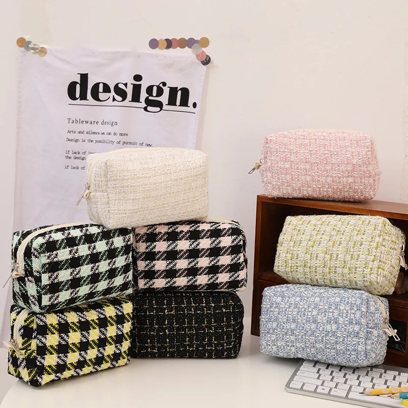 Checkered Makeup Bag for Women Knitted Tweed Coarse Small Cosmetic Bag Travel Makeup Pouch for Women Toiletry Organizer