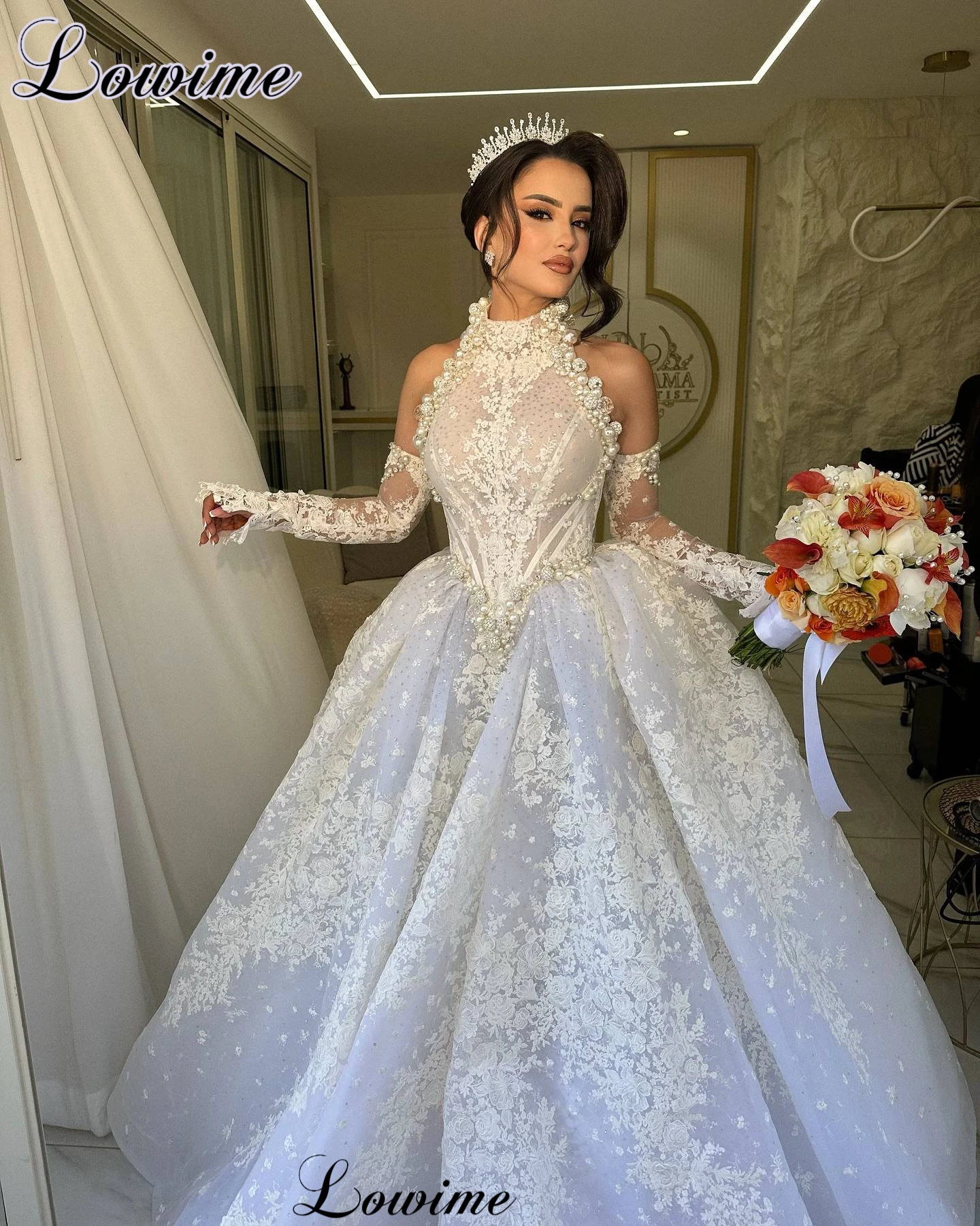 

New Elegant Cream Color Lace Wedding Dresses Halter Designed Wedding Gowns With Pearls Bridal Gowns Vestido Blanco Customized