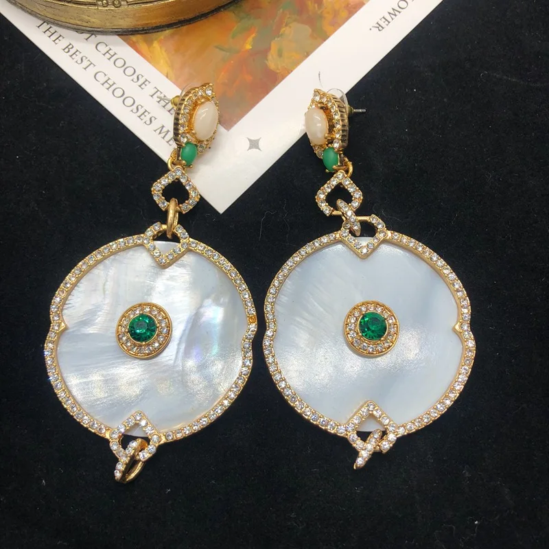 

European and American retro court shell emerald inlaid zircon earrings