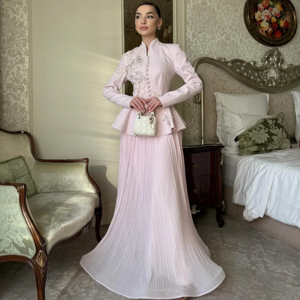 Abiti lunghi su misura in jersey retrò stile moderno personalizzato con bottoni floreali fatti a mano con paillettes a trapezio e collo alto