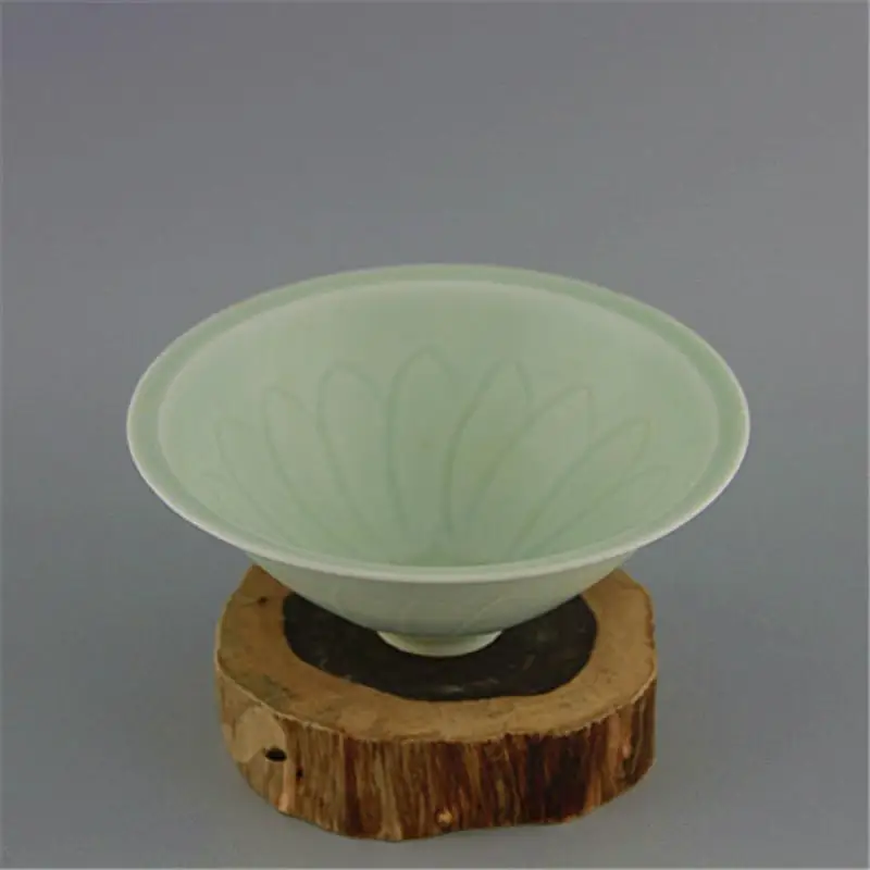 

6.10 Inch Chinese Song Hutian Kiln Celadon Porcelain Carved Flowers Design Bowl
