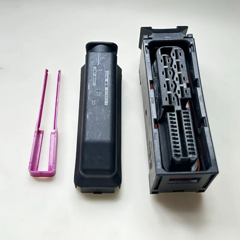 1-2278915- 1/2/3/4 Original 30 Hole A6L A4L A7 Q5 Electronic Handbrake Module Plug