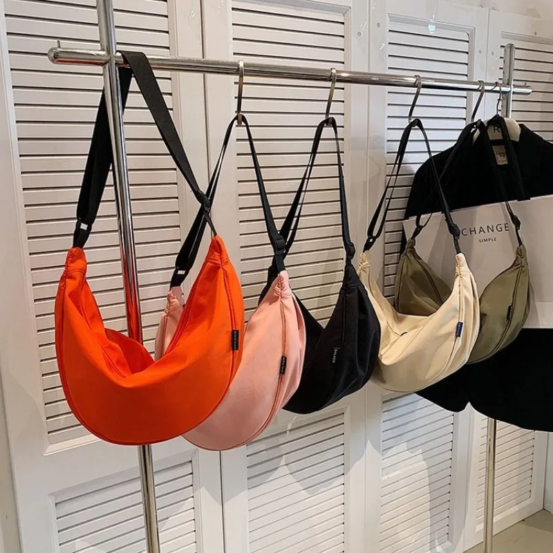 

Designer Fashionable Classic Diaper Bag For Women Vintage Leather Large Capacity Tote Luxury Elegant Minimalist Stylish Commuter