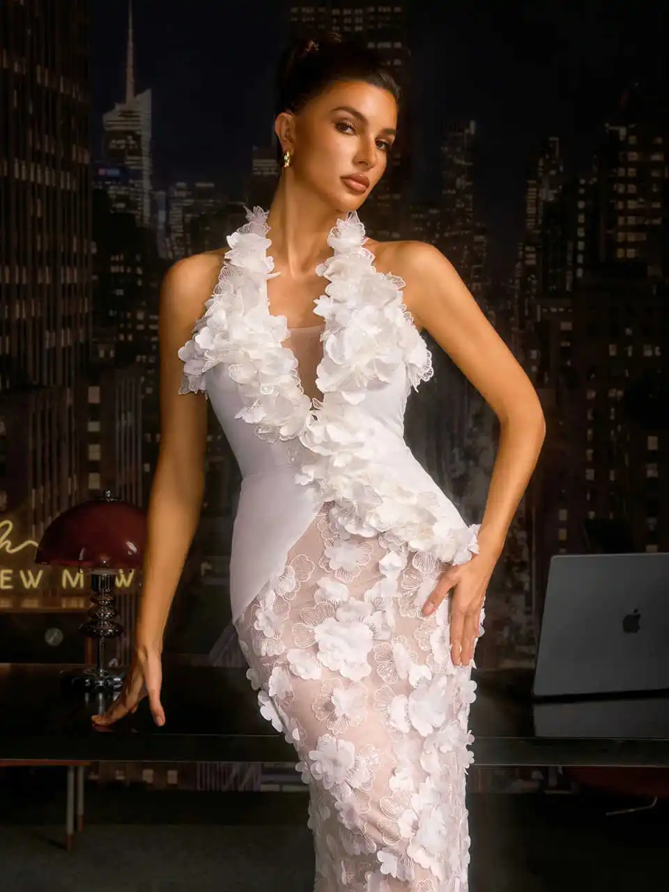 

Gorgeous 3D Floral Applique Mermaid Wedding Dress Halter Deep V-Neck Sweep Train Formal Bridal Gown Vestidos Mujer Customized
