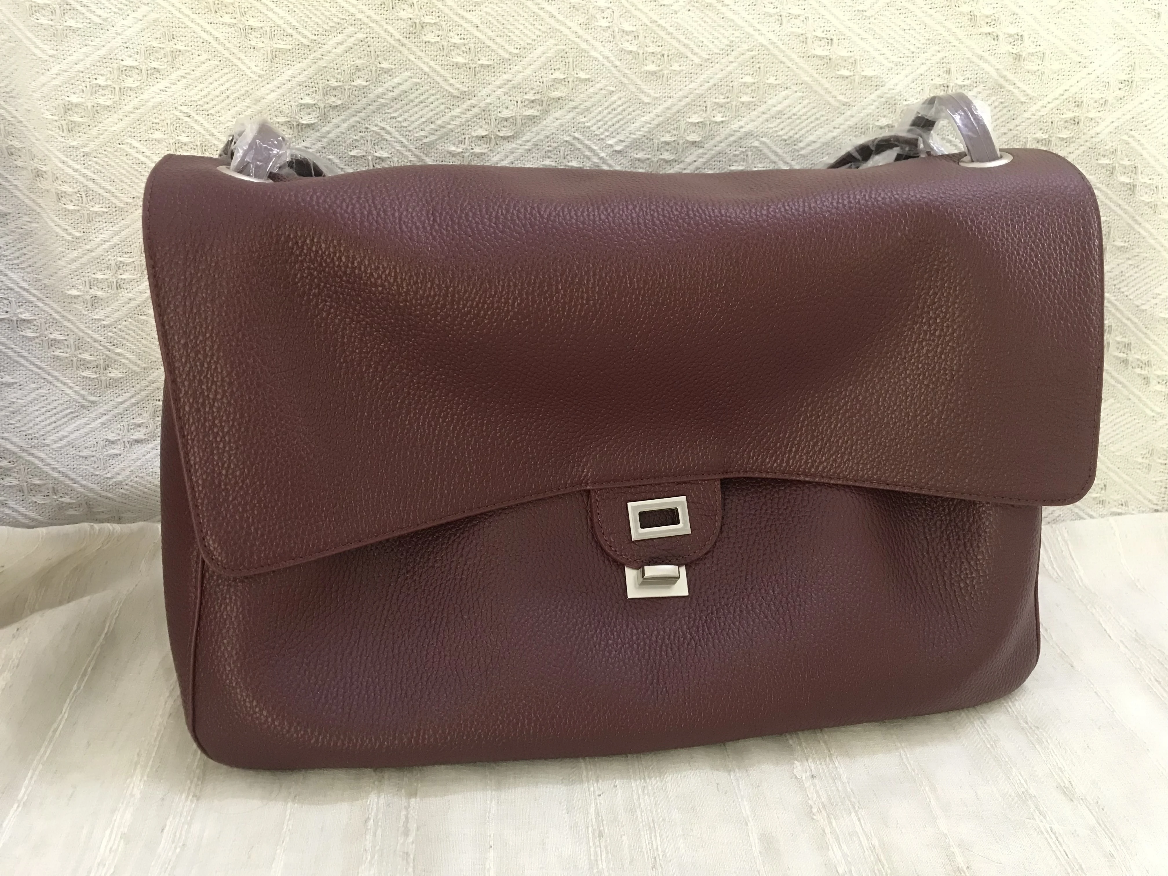2026 Fall/Winter Women's Large Capacity Suede Leather Messenger Bag, Old Money Aesthetic Slouchy Maxi Flap Bag, Burgundy Leather