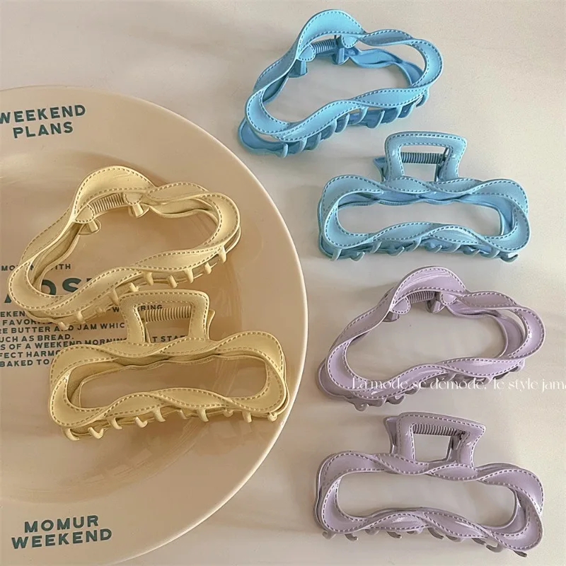 

Colored Spray Paint Alloy Hairclips for Girls Fashion Hair Clamp Large Shark Clipping Bohemian Holiday Women's Hair Accessories