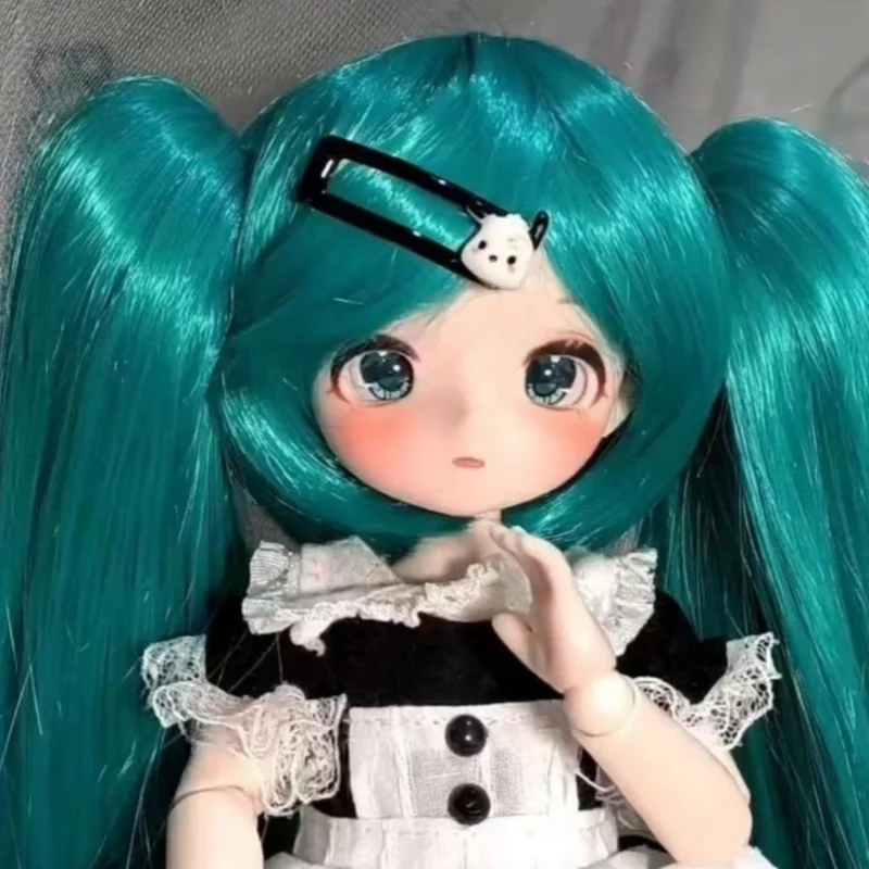 

В наличии: Кукла Hatsune Miku 1/6, подвижная, в стиле горничной, полный комплект одежды, 6 точек артикуляции, мультяшная кукла, милая лоли, кавайный подарок на день рождения