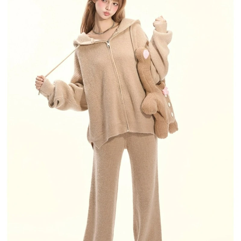 Maglione lavorato a maglia da donna con cerniera con cappuccio kaki dal design retrò coreano 2025 Autunno Nuovo pantaloni lunghi a gamba larga dimagranti allentati Set da donna