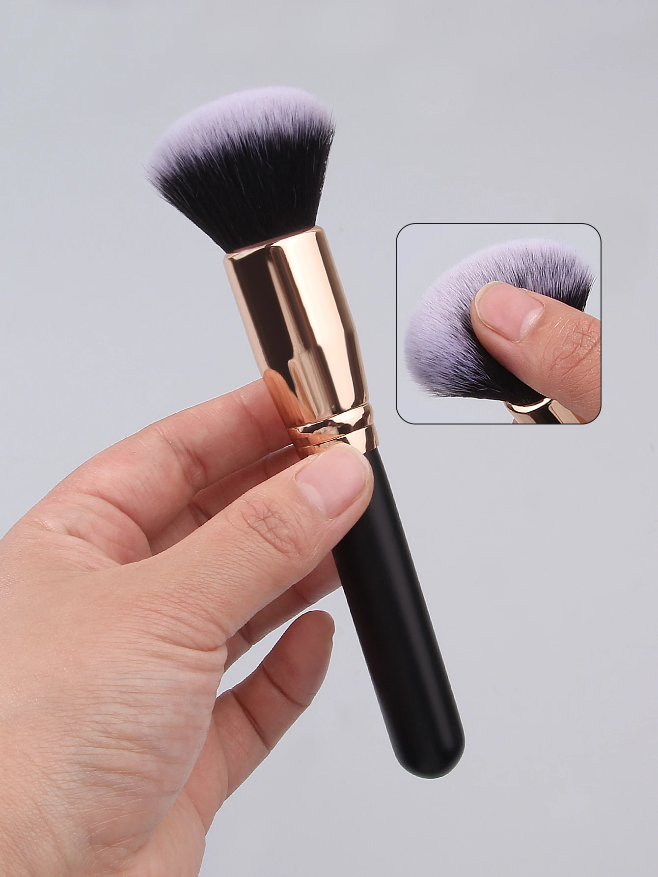 فرشاة مكياج واحدة رائعة مع شعيرات رقيقة وناعمة، فرشاة مكياج محمولة متعددة الوظائف للسفر، أداة تجميل