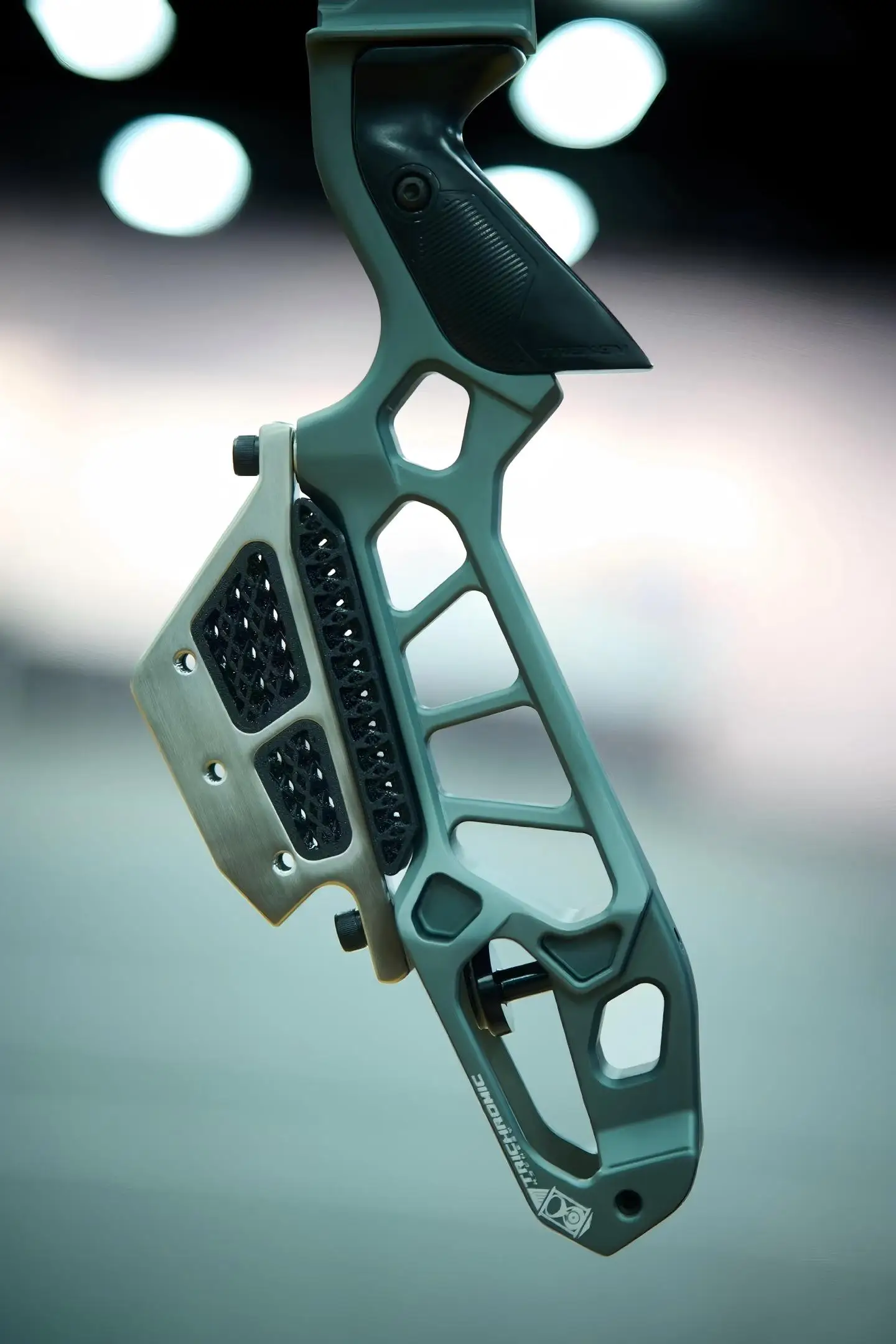 Trichromic UNKNOWN Barebow Gewicht Edelstahl 400g Stoßdämpfersystem Breite Kompatibilität Professionell – Detail 4