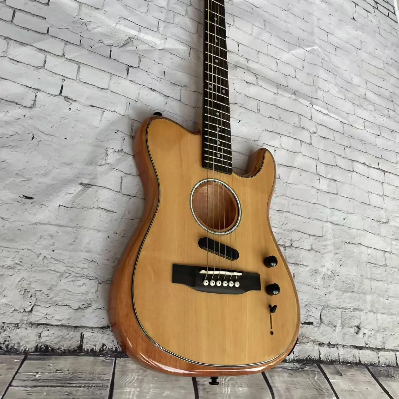 Chitarra elettrica classica silenziosa, con corpo in legno naturale, immagini reali spedite in fabbrica, in stock