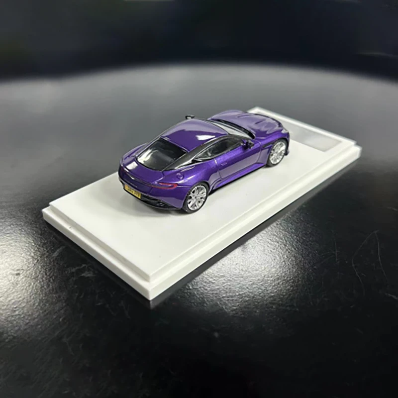 Aston Martin-modelo de coche de aleación DB12, juguete coleccionable, simulación de recuerdo, adornos de exhibición, escala 1/64