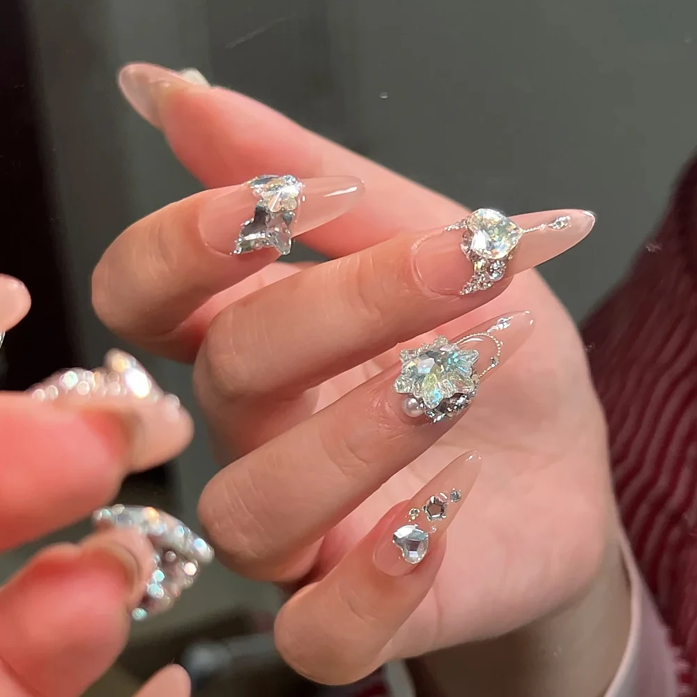 50 Uds Aurora ilusión copos de nieve circón Nail Art Charms 8-12mm parte inferior puntiaguda copos de nieve transparentes gemas de uñas de diamante para decoración de invierno