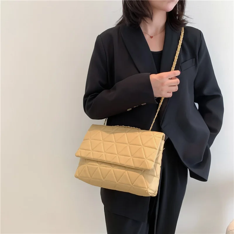 

Popular large-capacity bag female 2025 new tide simple fashion generous diamond lattice shoulder bag chain hand carry tote bags