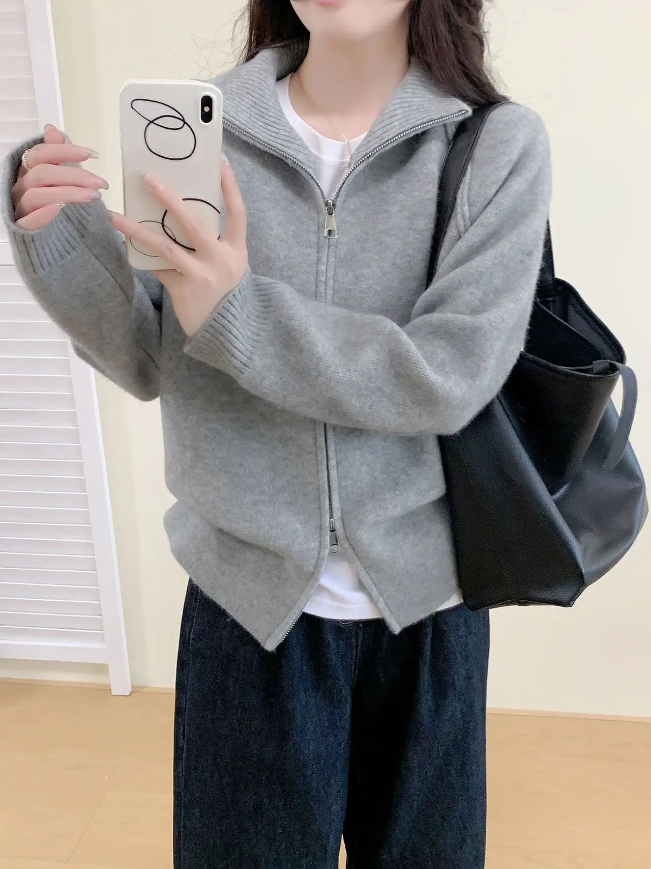 เสื้อคาร์ดิแกนถักนิตติ้งคอสูงสไตล์เกาหลี เนื้อผ้านุ่มสบาย ดีไซน์ซิปคู่ แขนยาว ให้ความอบอุ่น เสื้อคลุมสำหรับผู้หญิง