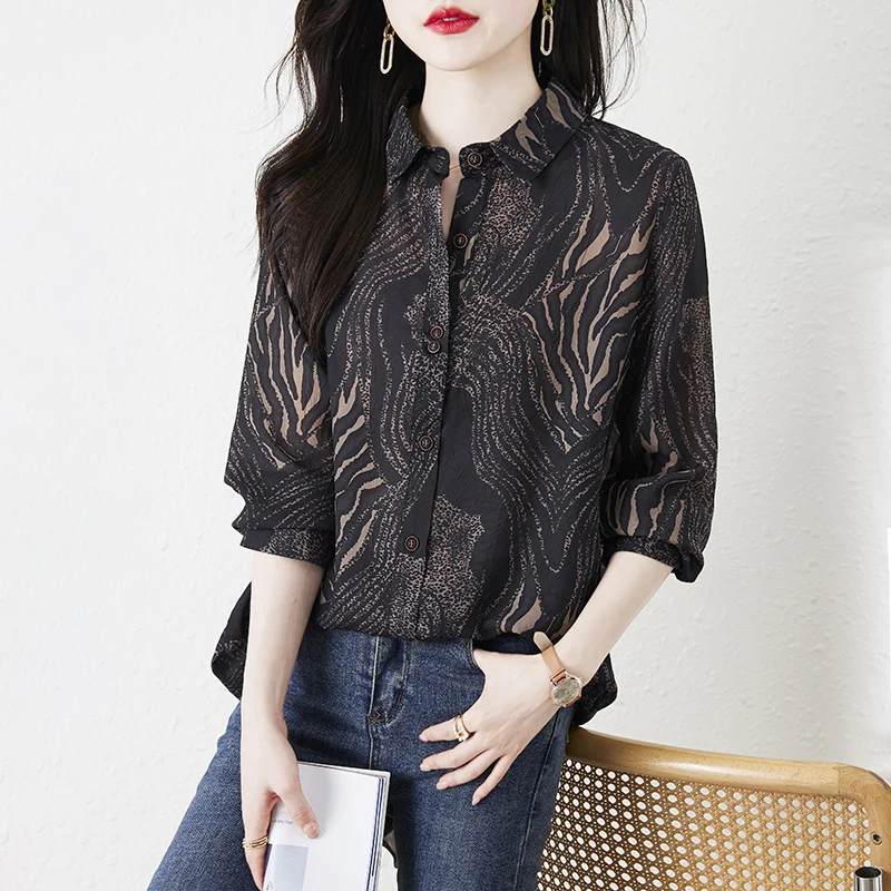 

2023 Autumn and Winter New Women's Black Silk Stripe Printed Long Sleeve Polo Neck Shirt Slim Casual Loose Large T-shirt Top