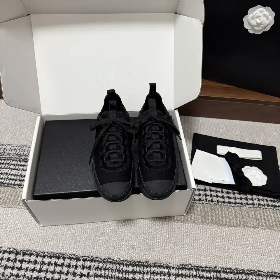 Easy‑maintenance Daily Unisex Skate Board Shoes Men Women Casual Low‑cut Flat Sneakers Smooth Upper Non‑slip Shock‑absorbing Rubber Outsole Lace‑up Footwear For Commuting Travel Campus Party Street Dating Shopping Scenes