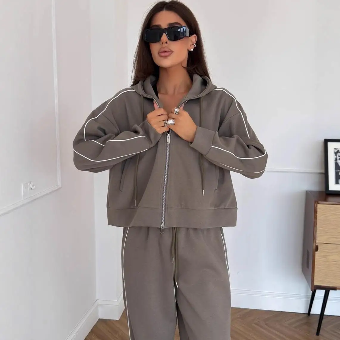 

Women's Casual Two-Piece Set Long Sve Zipper Open Cardigan Loose Pants Stripe Decoration Comfortable Autumn Outfit