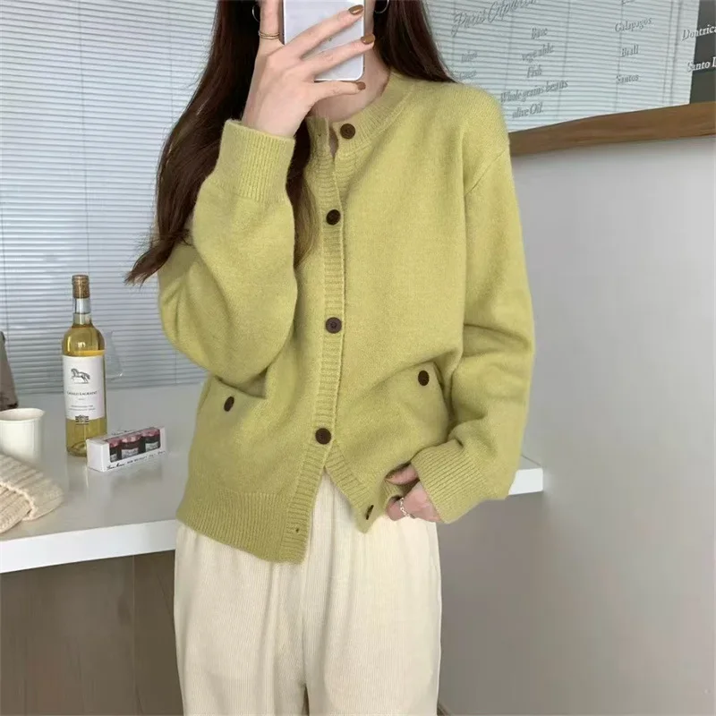 

Soft and Lazy Style Knitted Sweater Jacket for Women's Autumn and Winter New Korean Loose Long Sleeved Knitted Cardigan Top